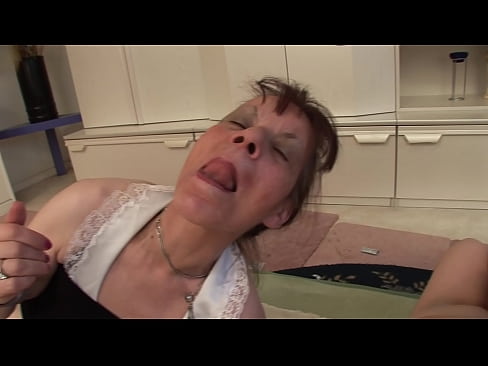 ❤️ Tá triúr ag beirt sheanmháthair agus seanathair amháin ❤  Porn na Rúise  ag ga.porn-tub-sexer.ru ️❤